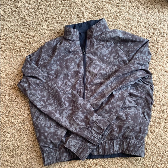 Lululemon Bombs Away Black/Olive Green pattern reversible Bomber Size 4 - Picture 3 of 9